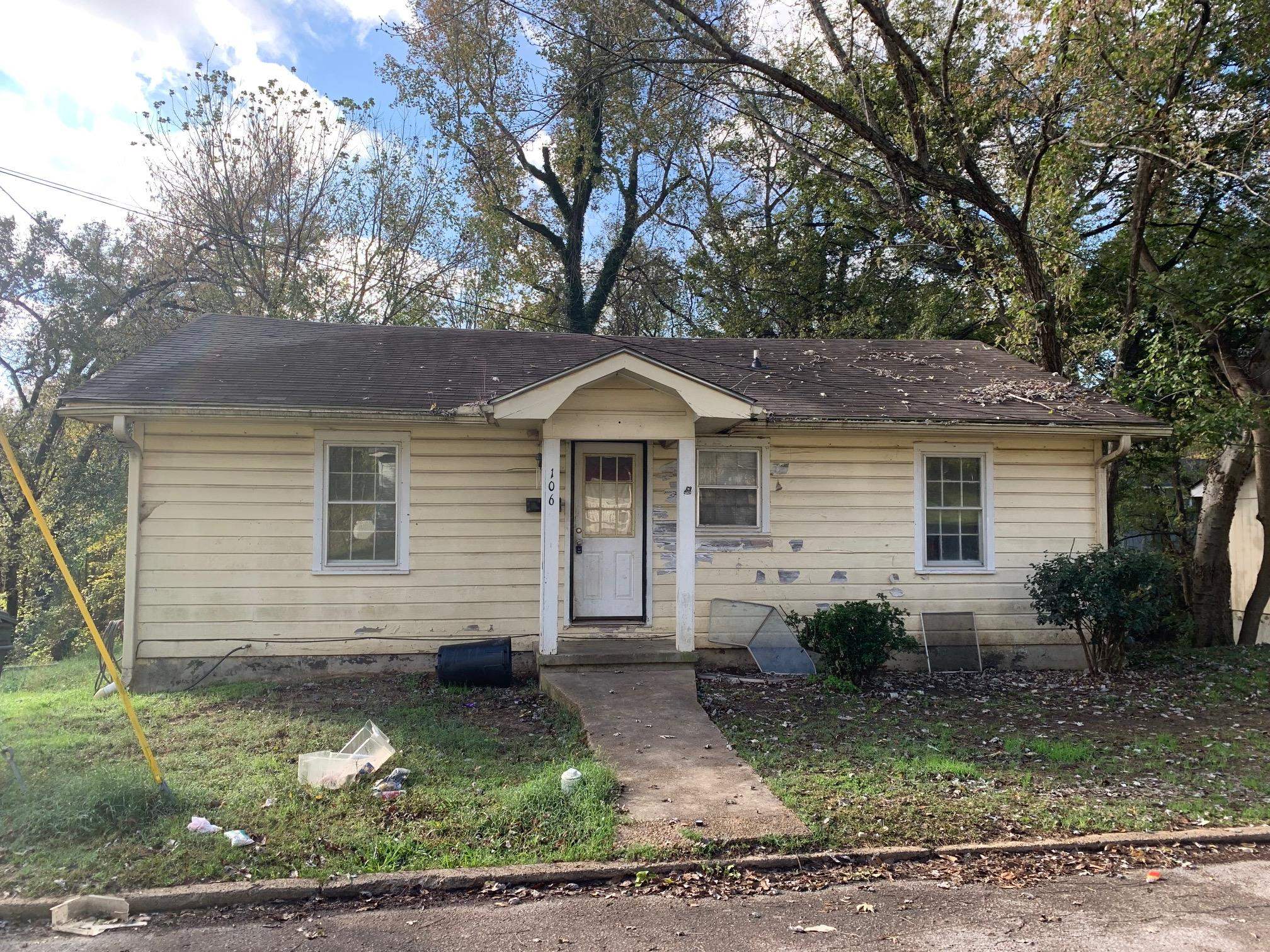 a front view of house with yard