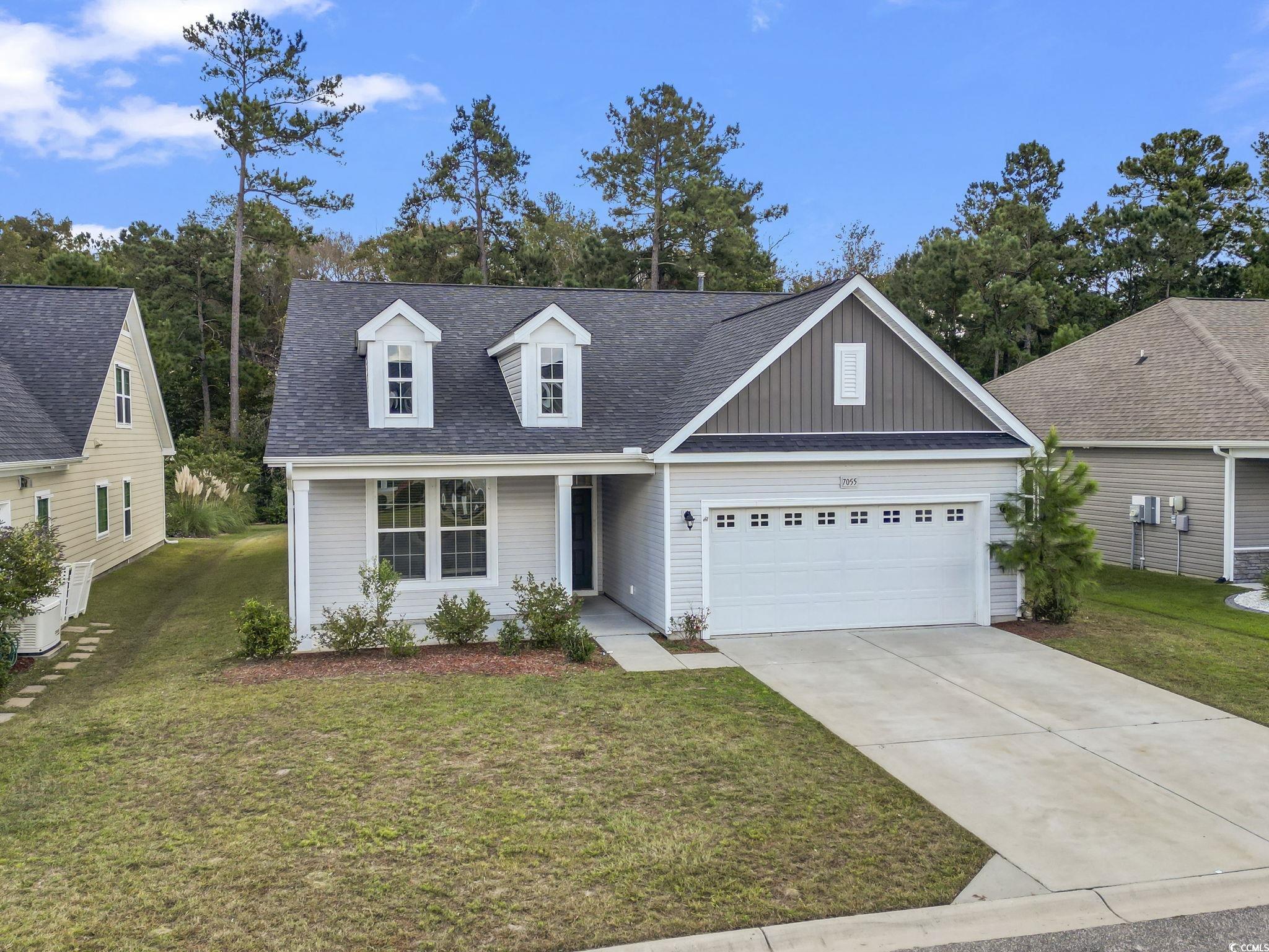 View of front of house with a garage and a front l