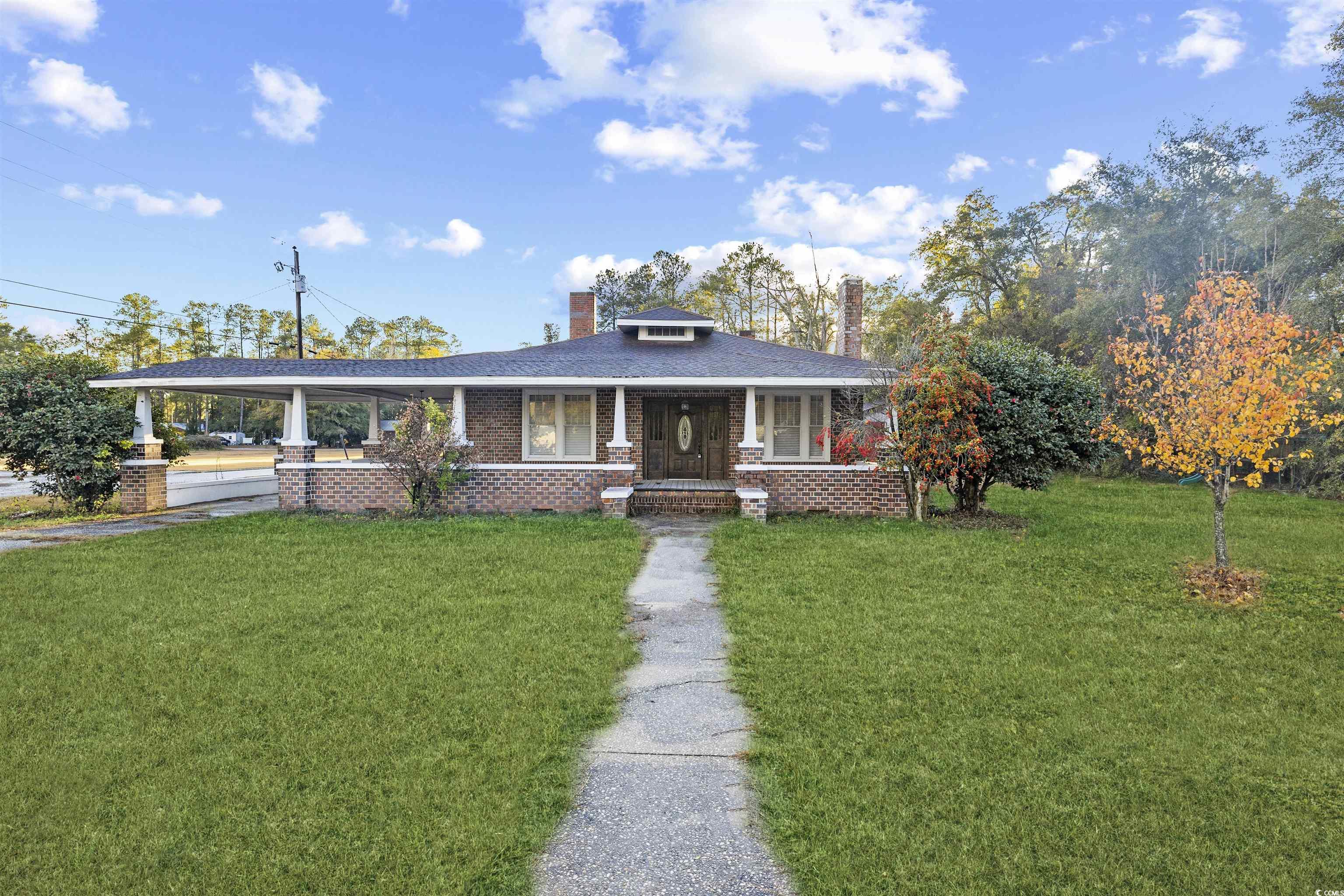 View of front of home featuring a front lawn and a