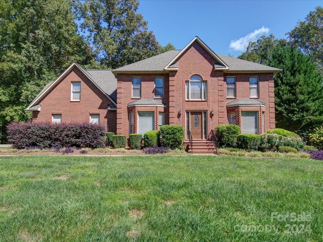 $639,900 | 907 Weymouth Drive | Southeast Gastonia