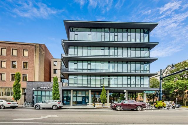 $865,000 | 147 North Euclid Avenue, Unit 405 | Oak Park