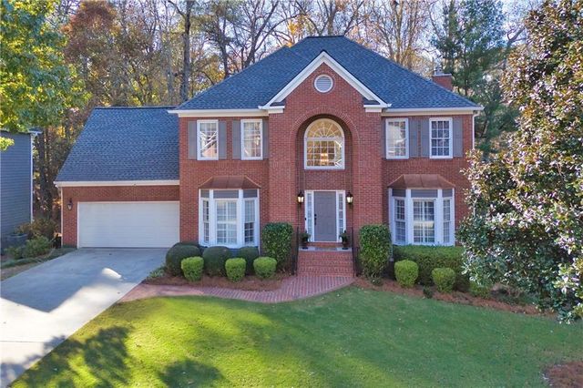 $625,000 | 952 Devonwood Trail Northwest | Carriage Oaks