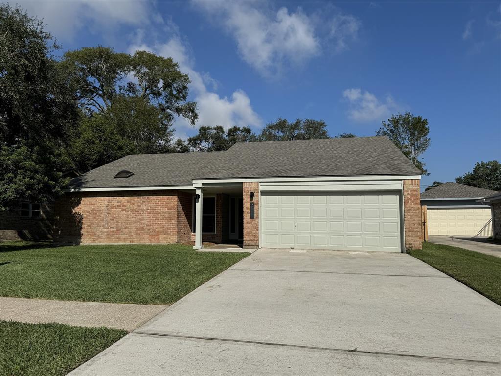 front view of house with a yard