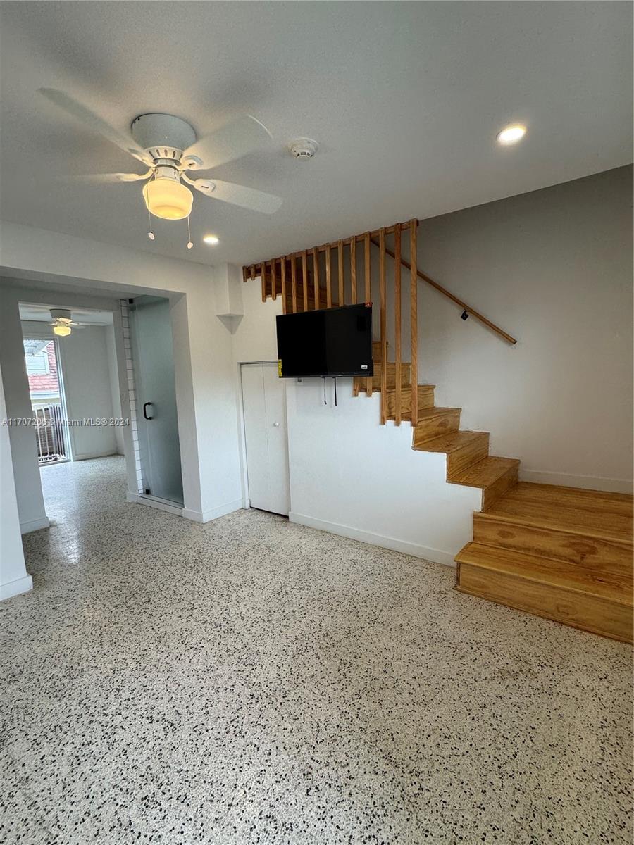 a view of entryway and kitchen