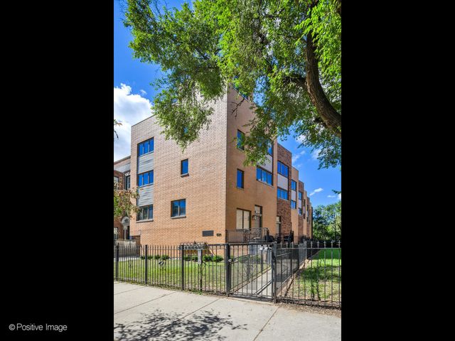 $449,000 | 5210 South King Drive, Unit H | Washington Park