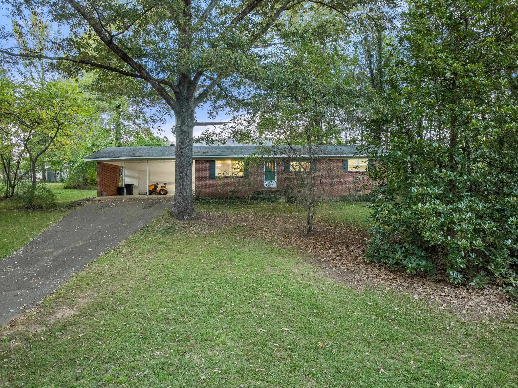 View of front of house featuring a front lawn