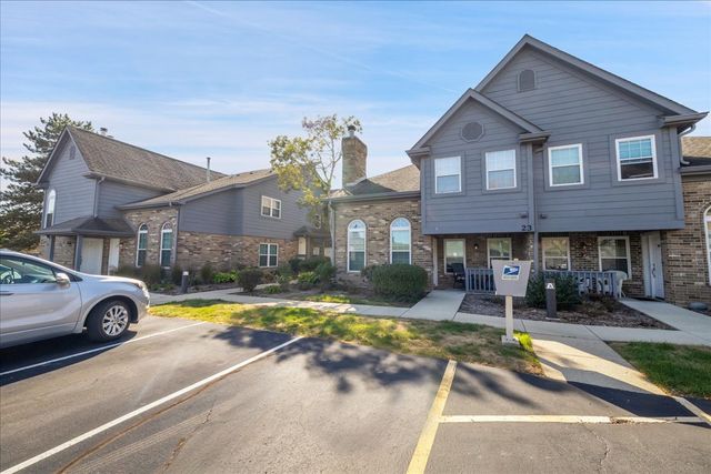 $2,400 | 23 Foxcroft Road, Unit 135 | Naperville