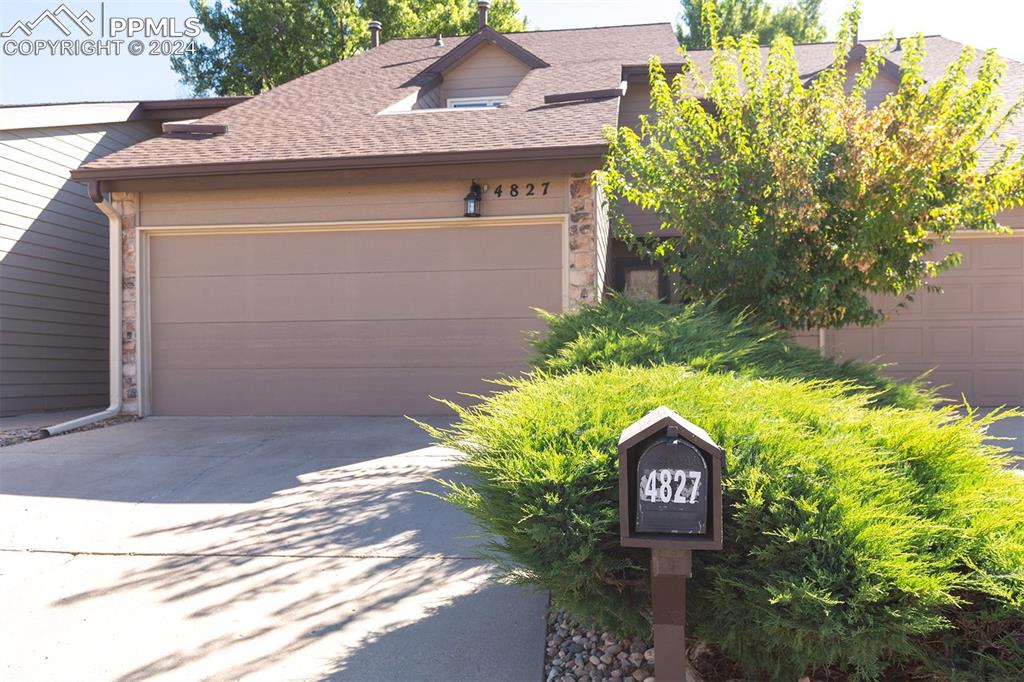 a view of a house with a yard and plants