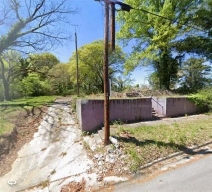 a view of a back yard