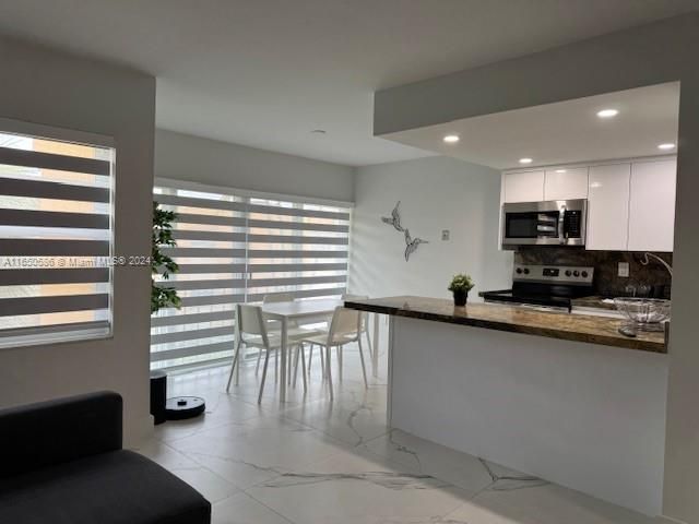 $2,500 | 9311 Southwest 4th Street, Unit 215B | Fountainebleau