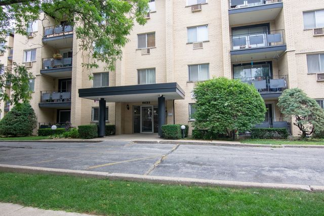 $215,900 | 1340 West Touhy Avenue, Unit 305 | East Rogers Park