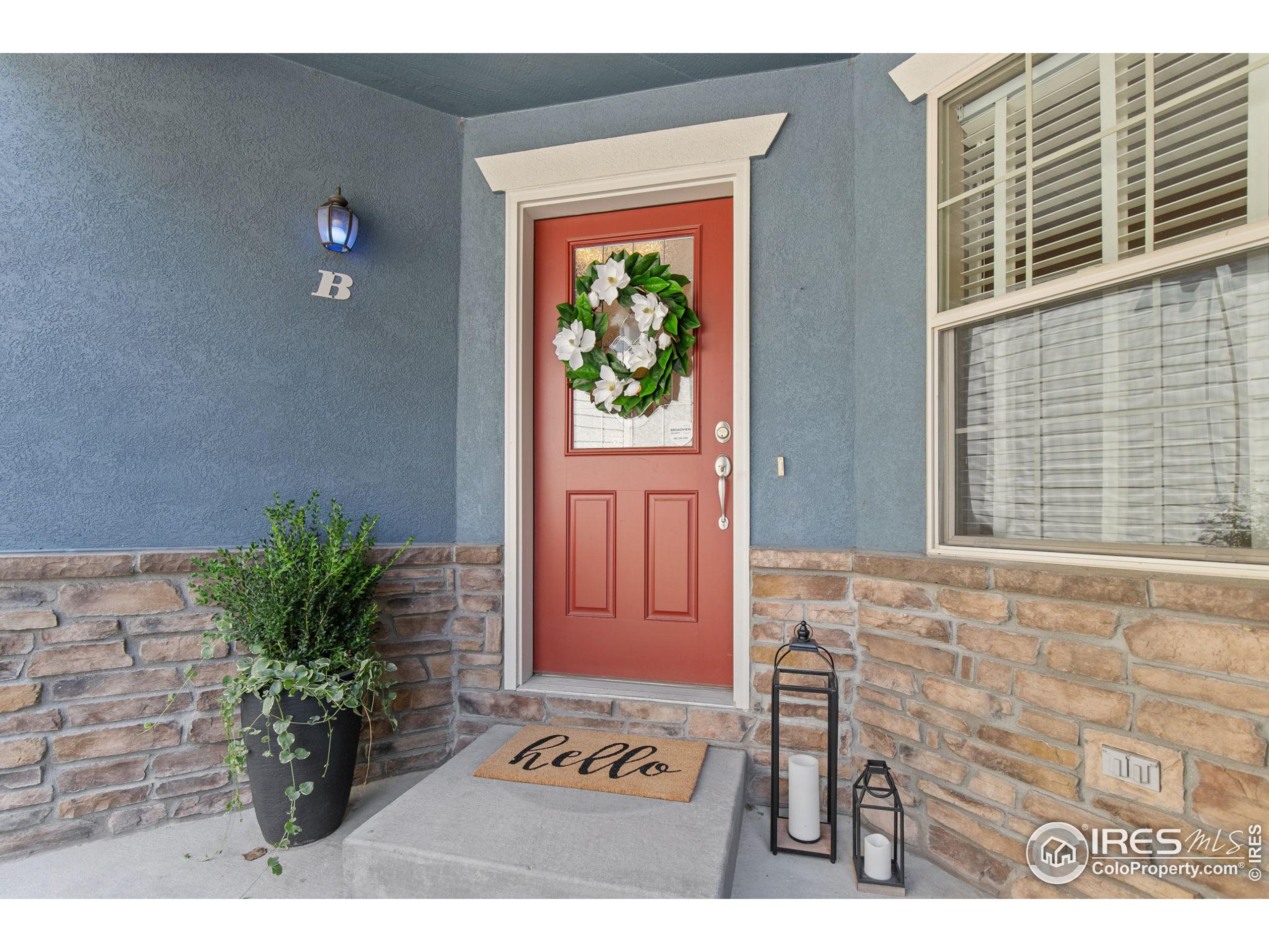 a view of entryway with a front door