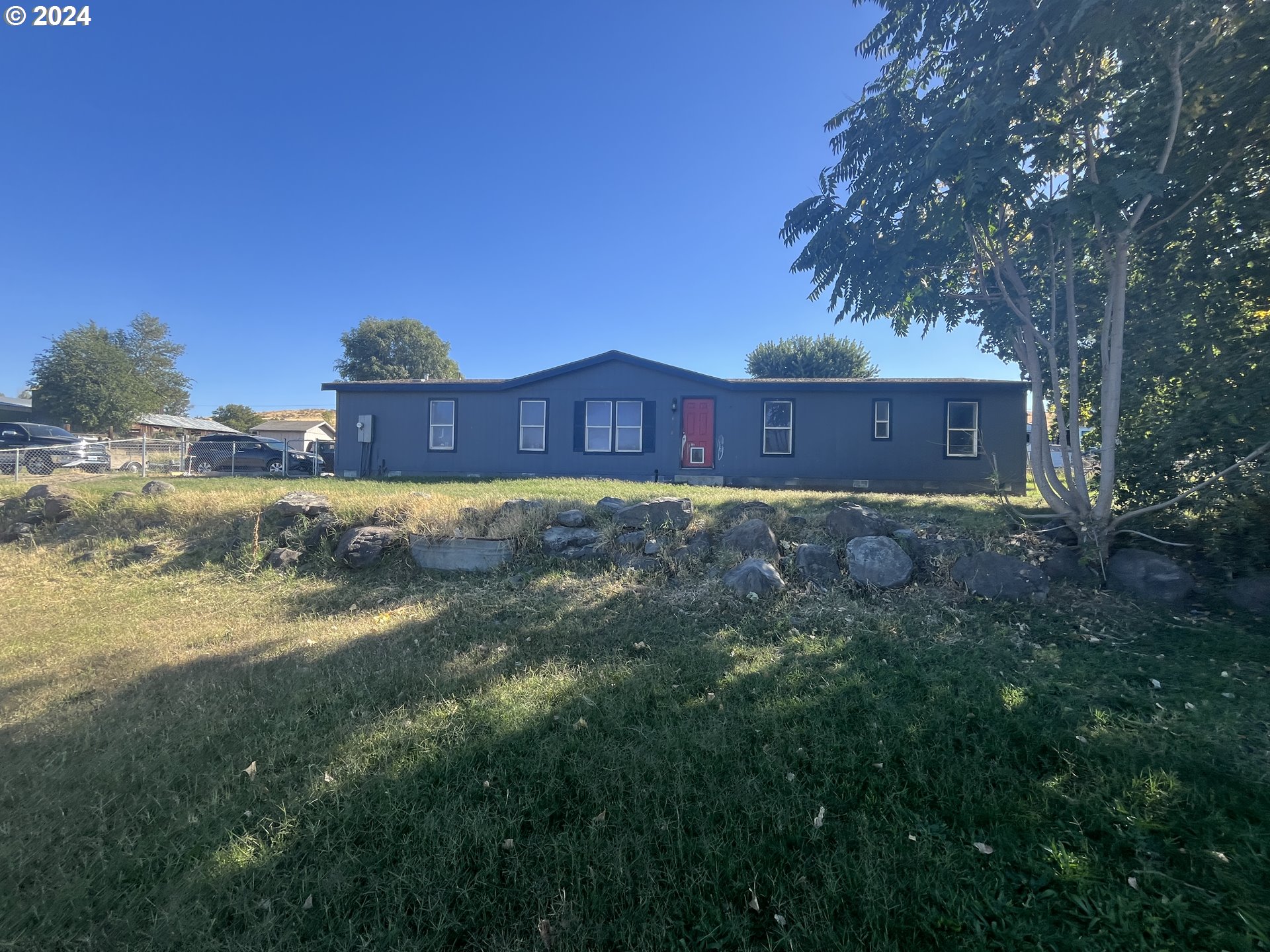 a view of a yard with a house in the background