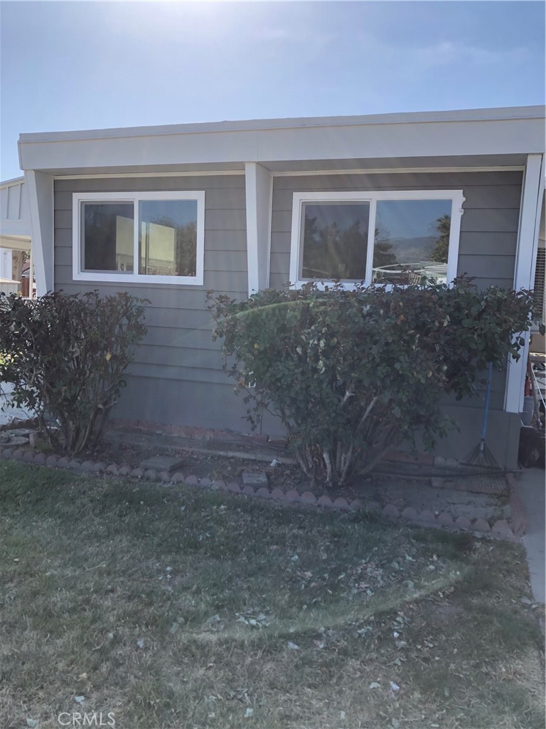 a front view of house with yard