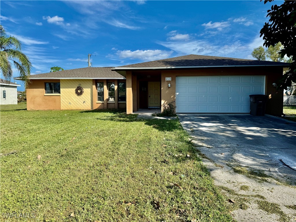 a view of a house with a yard