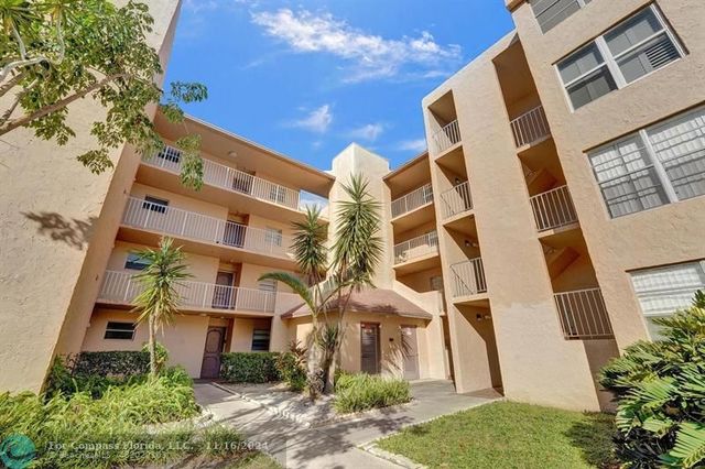 $219,900 | 9440 Live Oak Place, Unit 401 | Pine Island Ridge