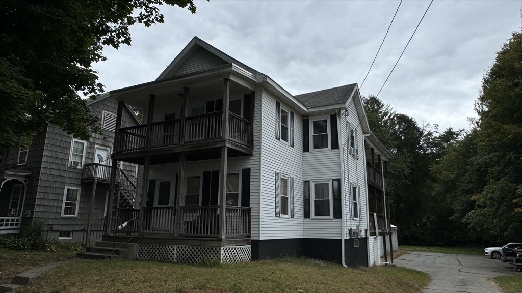 a view of a house with a yard