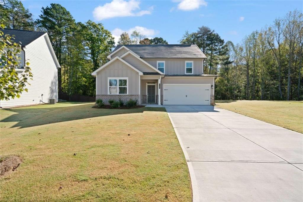 a view of a house with a yard