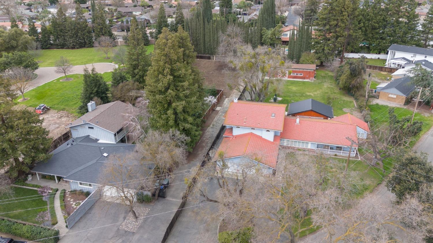 an aerial view of a house with outdoor space and lake view