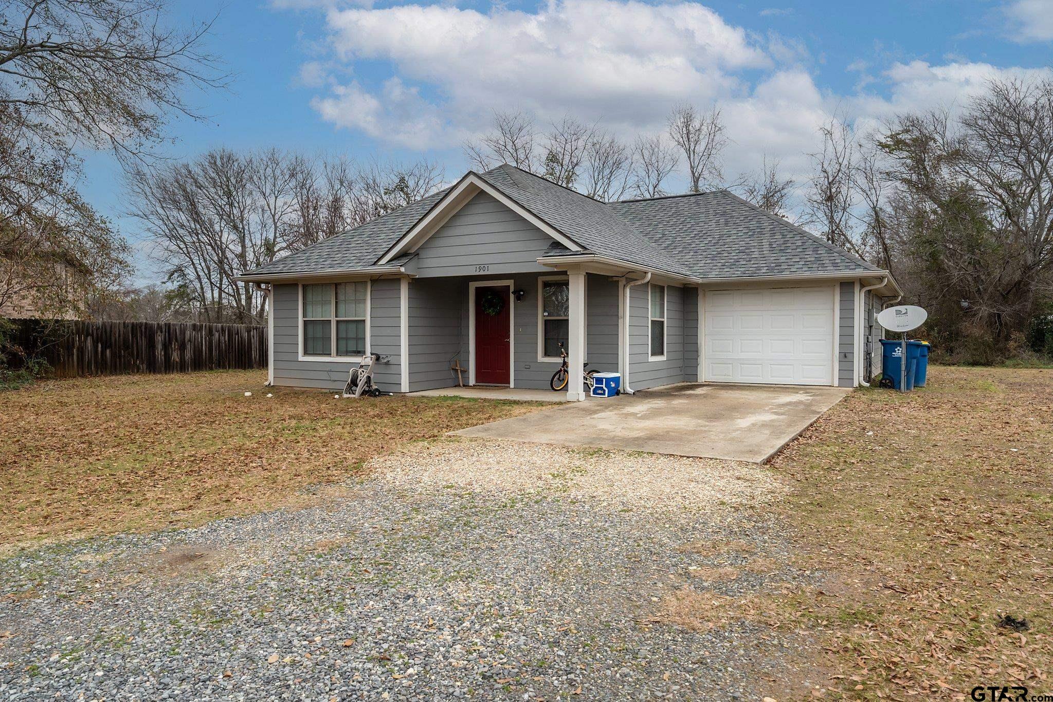 a view of a house with a yard