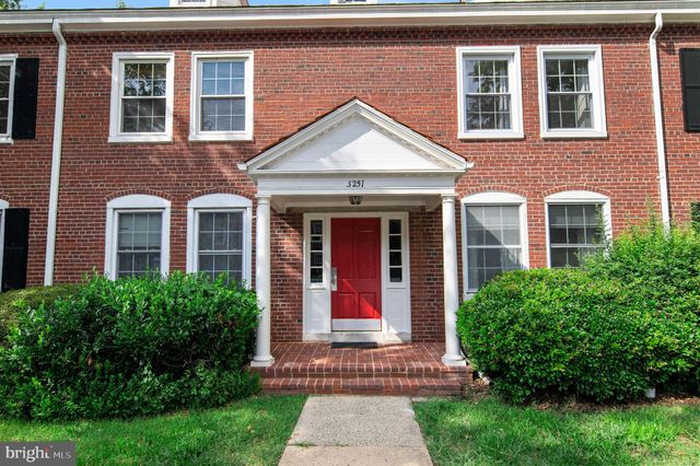 $525,000 | 3251 South Stafford Street, Unit B2 | Fairlington-Shirlington