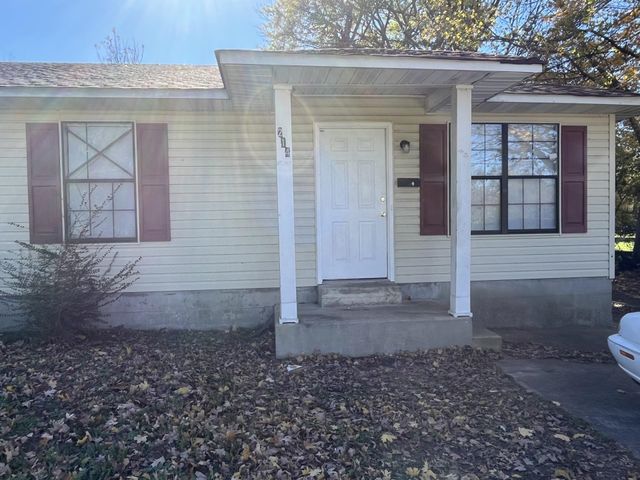 $995 | 214 East Cherry Street | Brownsville