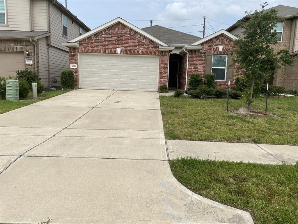 front view of house with a yard