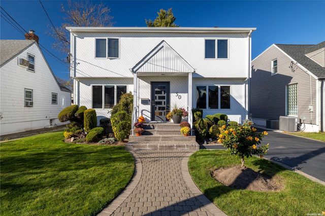 $849,000 | 50 Hollywood Avenue | Lynbrook