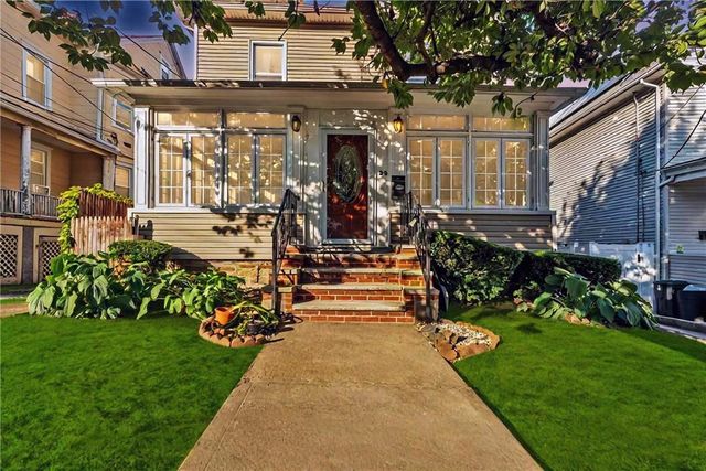 $699,999 | 33 Vernon Place | Kimball