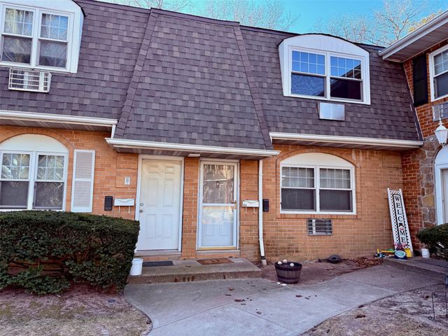 $2,000 | 7 Glen Hollow Drive, Unit B8 | Holtsville