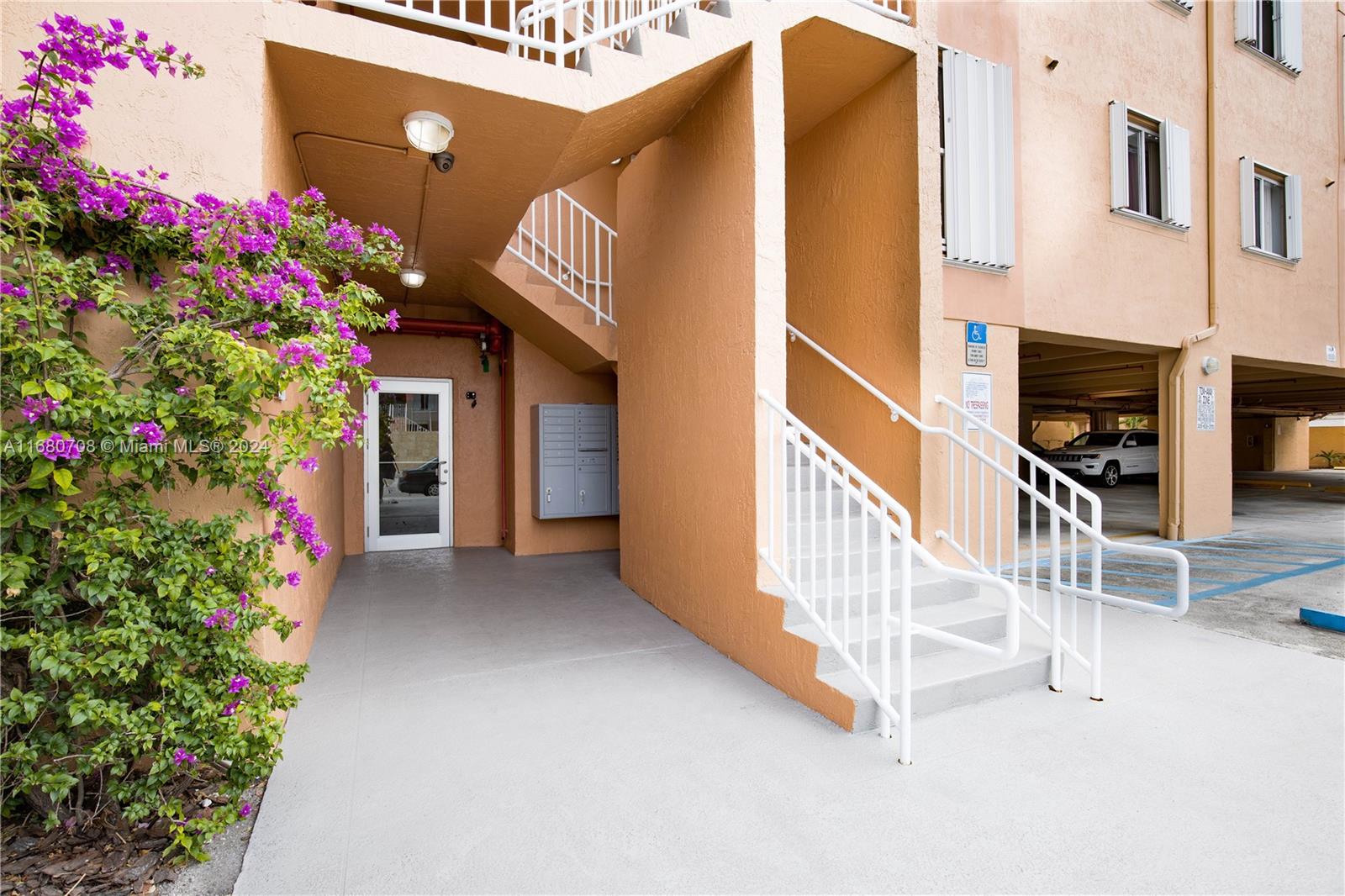 a view of entryway and hall