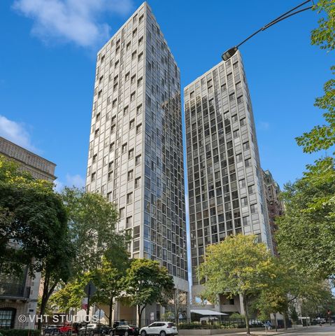 $364,900 | 345 West Fullerton Parkway, Unit 807 | Lincoln Park