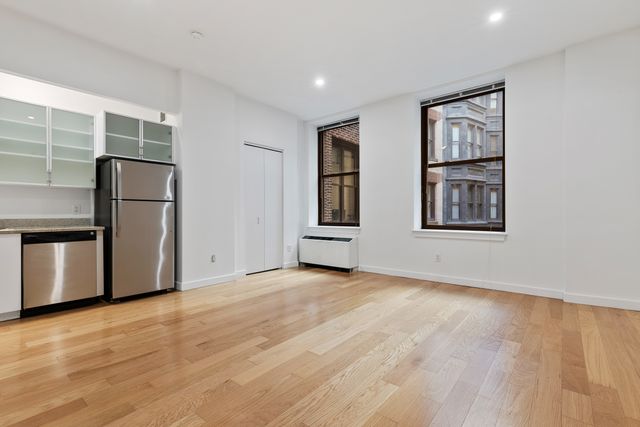 $3,725 | 37 Wall Street, Unit 21K | Financial District