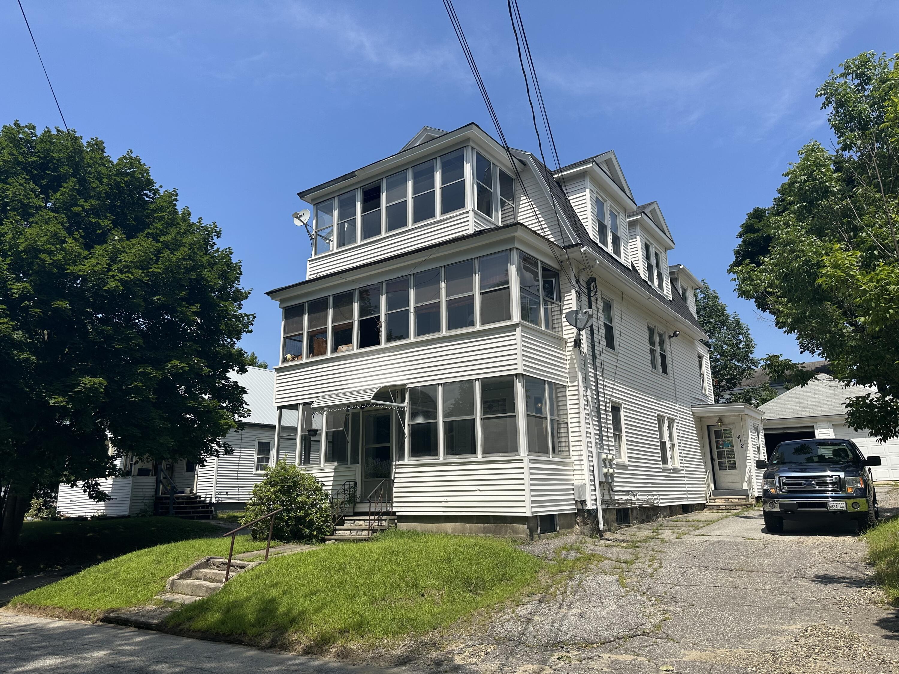 412 Knox Street front of building