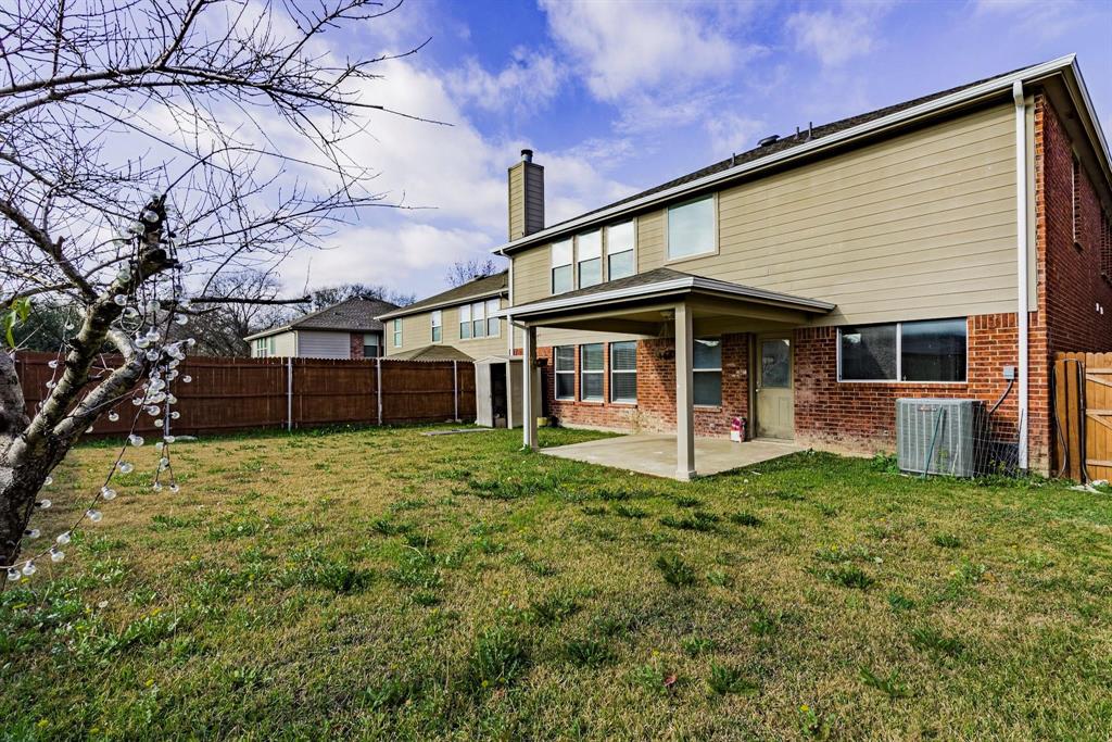 a view of house with a yard