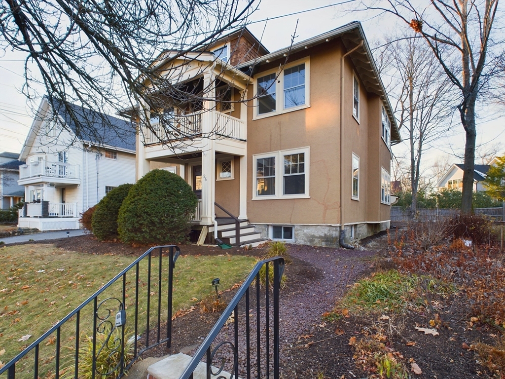 a view of house with backyard and trees