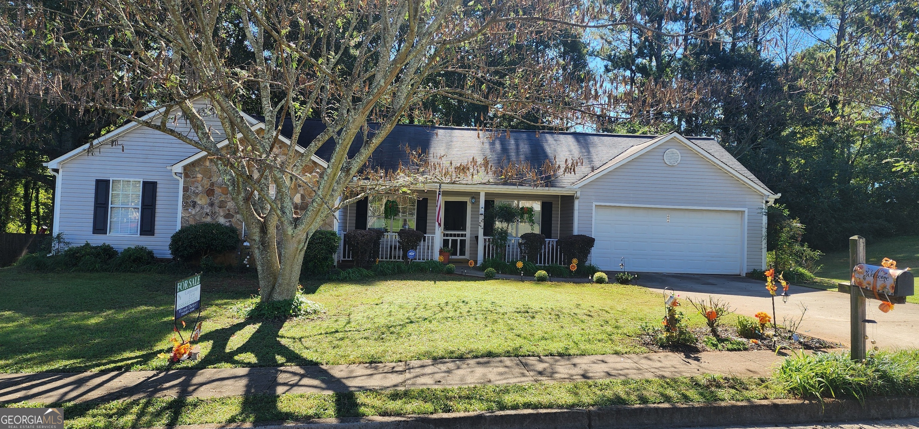 a view of a house with backyard and sitting area