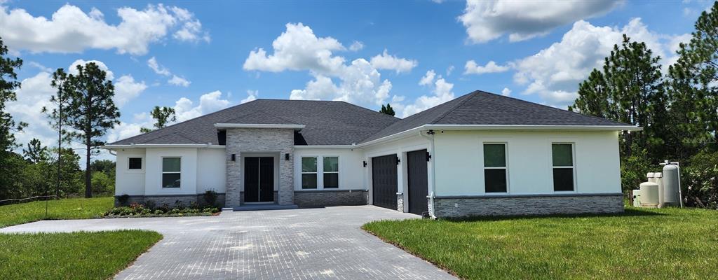 a view of a yard in front of house