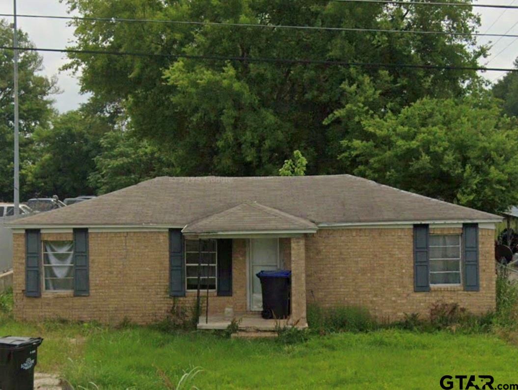 a aerial view of a house with yard and a fountain