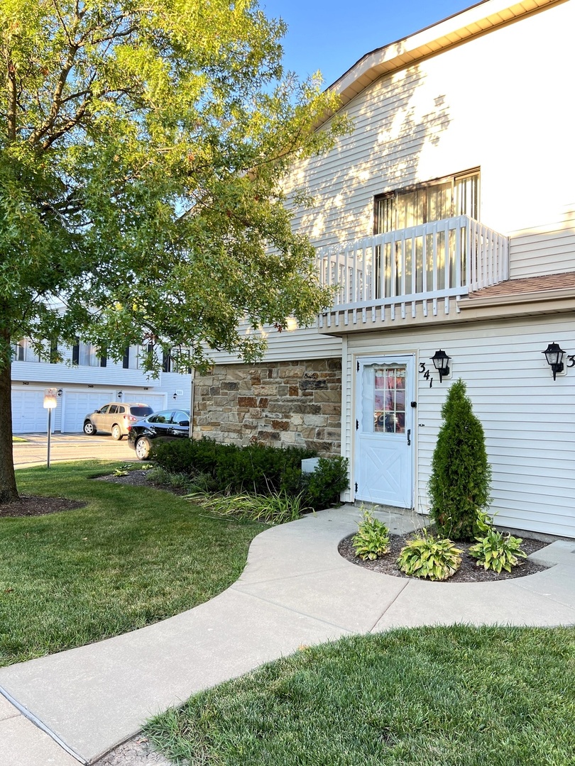 a view of a house with a yard