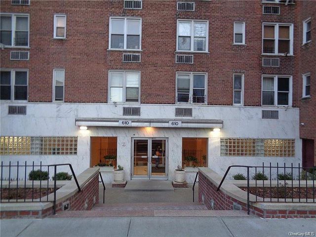 $295,000 | 610 Waring Avenue, Unit 6V | Bronxwood