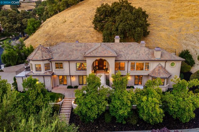 $4,600,000 | 299 Las Quebradas | Roundhill Country Club