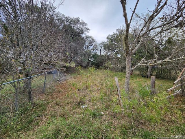 $85,000 | 212 Lakeshore Drive North | Bandera Lakeshore Estates