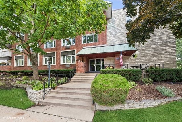 $289,000 | 101 North Peartree Lane, Unit 203 | Arlington Heights