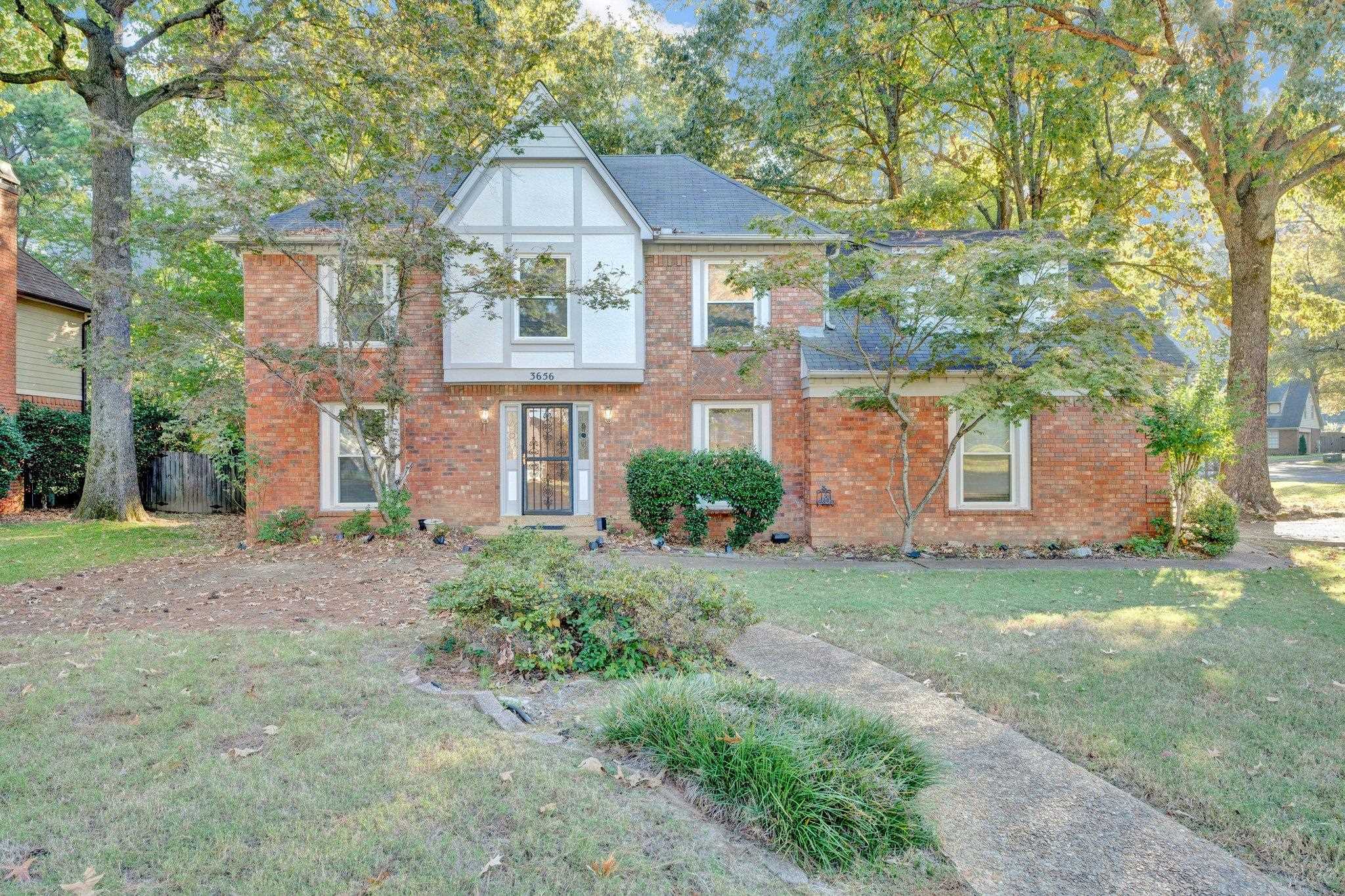 View of front of house featuring a front lawn