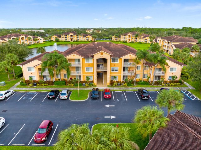 $180,000 | 251 Southwest Palm Drive, Unit 207 | St. Lucie West Country Club