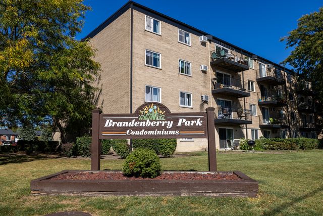 $165,000 | 2424 East Oakton Street, Unit 3J | Arlington Heights