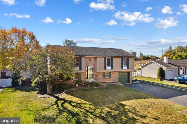 $499,900 | 140 Apple Valley Drive | Woodbourne