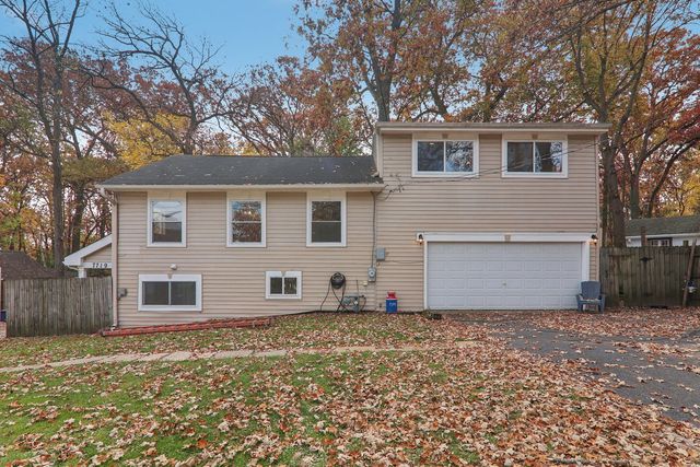 $290,000 | 7719 Oakwood Drive | Wonder Lake