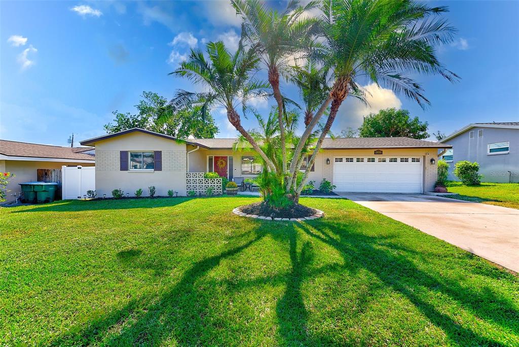 a view of a house with a yard